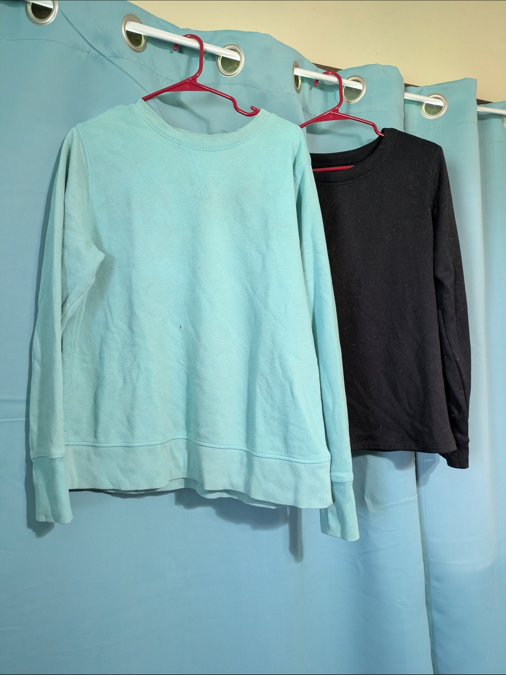 L- Bundle 2 Fleece Sweaters